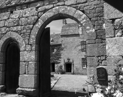 Couverture du document « Manoirs de Keranvern et du Leurven ANOIRS DE KERANVERN ET DU LEURVEN EN PLOUMILLIAU » — archives ARSSAT