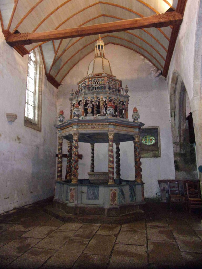 Baptistère LAMPAUL-GUIMILIAU_red