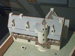Bulat-Pestivien : Manoir de Bodilio, musée des manoirs bretons, maquette du manoir de La Touche Brondineuf (Plouguenast)