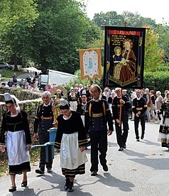 Pardon breton — procession traditionnelle