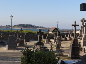 Roscoff_Ville_Cimetière_150102mj_mu_red