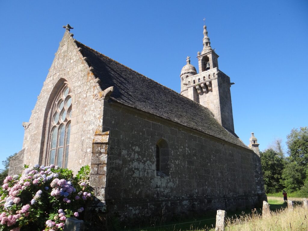 Vitrail de Julien Lannou à la chapelle Saint-Nicolas de Camlez