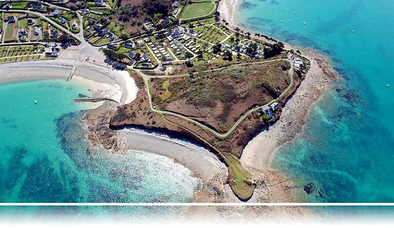 Vue aérienne de la pointe de Port l'Épine à Trélévern