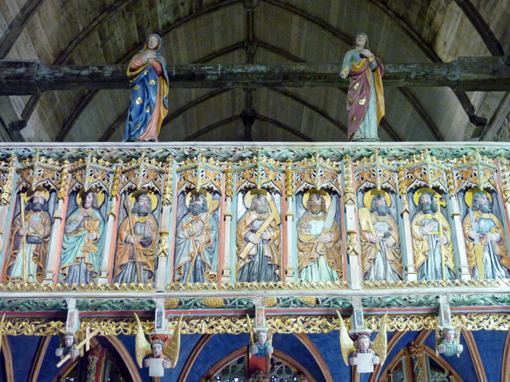 Le jubé de la chapelle de Kerfons, côté fidèles : les apôtres